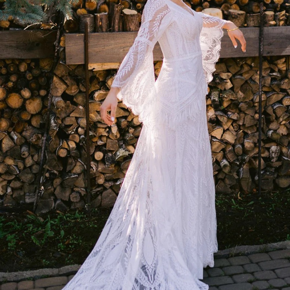 Elegant White Lace Wedding Dress